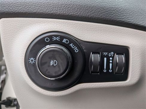 Certified 2021 Jeep Compass Latitude image 22