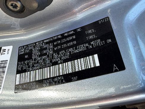 Used 2023 Toyota Highlander XLE AWD/4WD image 30