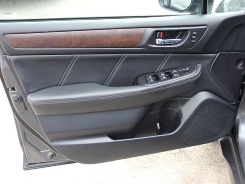 Used 2019 Subaru Outback 2.5i Limited AWD/4WD image 14
