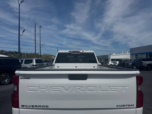 Used 2024 Chevrolet Silverado 2500 Custom w/ Custom Value Package image 3