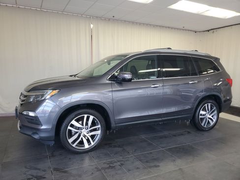Used 2018 Honda Pilot Touring image 2