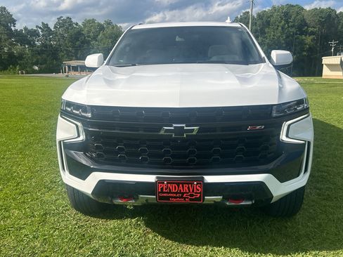 Used 2024 Chevrolet Suburban Z71 w/ Luxury Package AWD/4WD image 3
