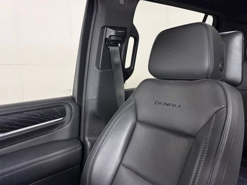 Used 2021 GMC Yukon Denali w/ Denali Ultimate Package AWD/4WD image 13