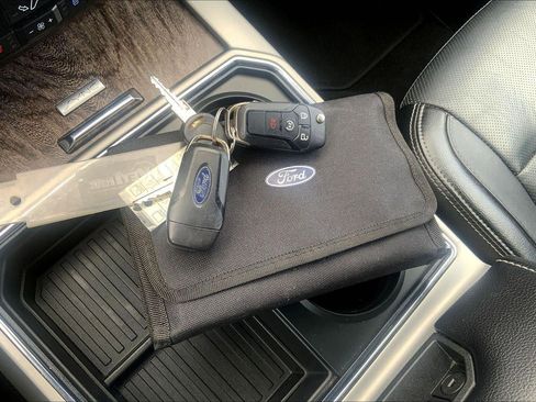 Used 2018 Ford F250 Lariat w/ Lariat Value Package image 12