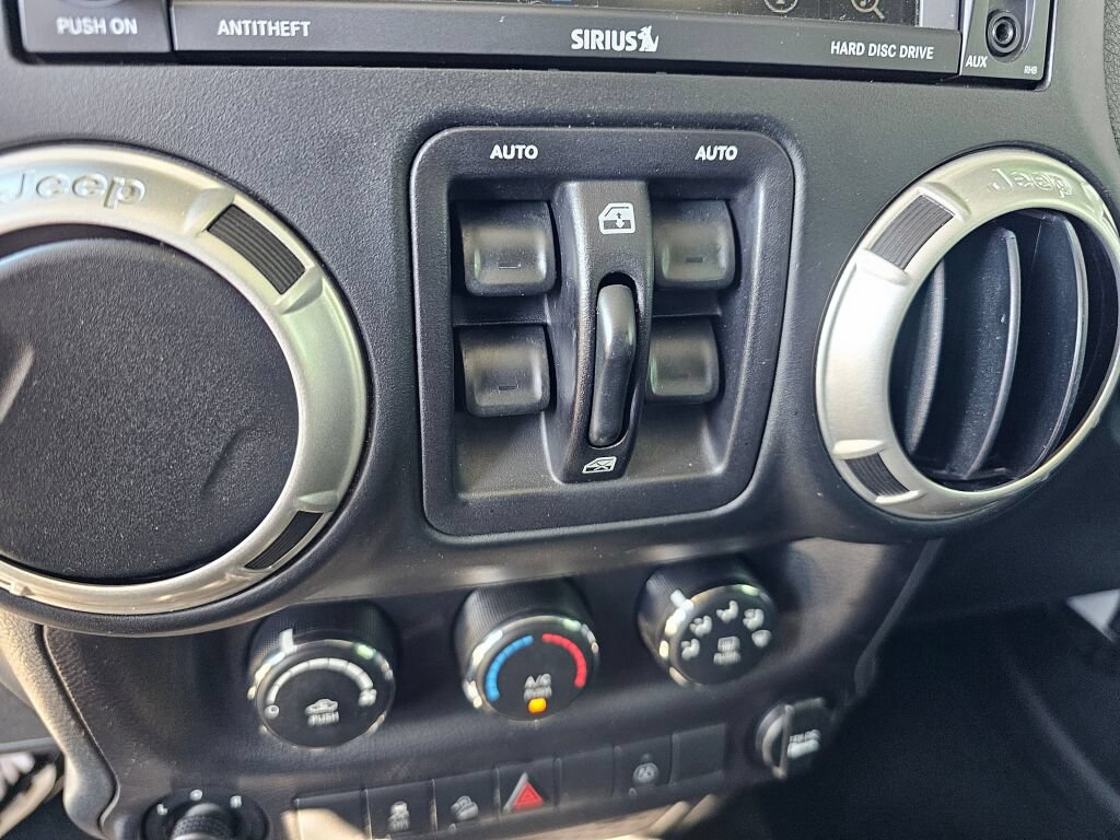Used 2017 Jeep Wrangler Unlimited Sahara AWD/4WD image 24