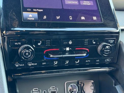 New 2025 Jeep Grand Cherokee L Laredo image 20