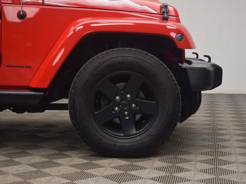 Used 2015 Jeep Wrangler Unlimited Sahara image 29