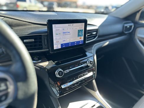 Used 2021 Ford Explorer Limited w/ Equipment Group 301A image 19