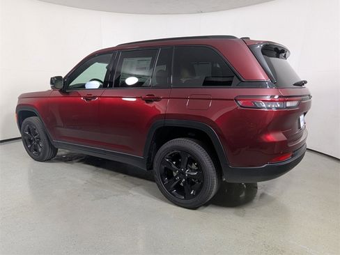 New 2025 Jeep Grand Cherokee Limited w/ Luxury Tech Group II image 5