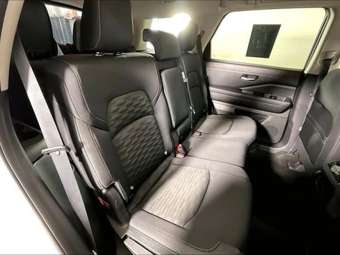 Used 2022 Nissan Pathfinder SV FWD image 38