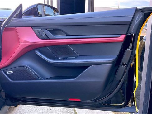 Used 2022 Porsche Taycan image 22