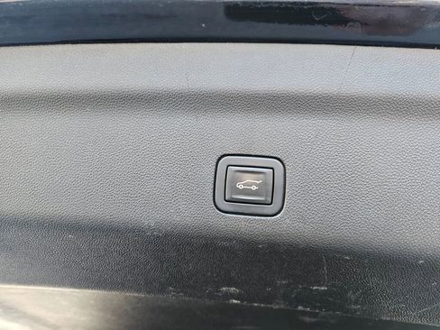 Used 2021 Chevrolet Suburban Z71 AWD/4WD image 17