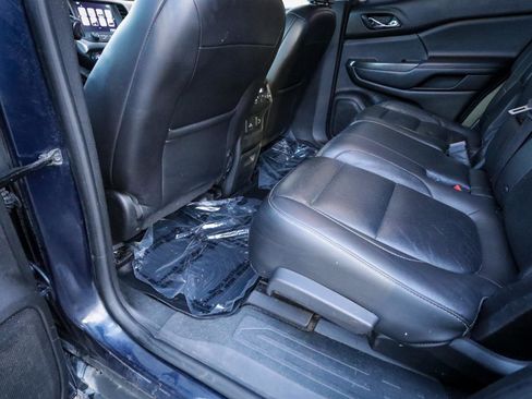 Used 2017 GMC Acadia SLT image 33