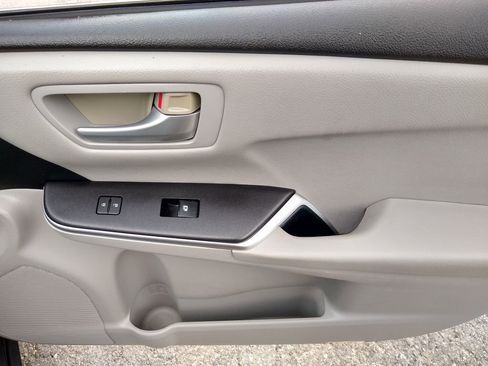 Used 2015 Toyota Camry LE image 16