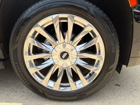 Used 2023 Cadillac Escalade Premium Luxury AWD/4WD image 33
