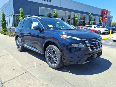 New 2026 Nissan Rogue Platinum AWD/4WD image 2