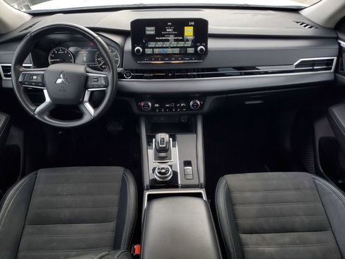 Used 2023 Mitsubishi Outlander SE image 14