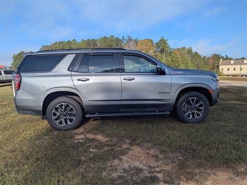 Used 2022 Chevrolet Tahoe Z71 w/ Luxury Package image 2