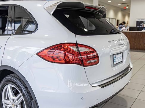 Used 2014 Porsche Cayenne Platinum Edition image 16