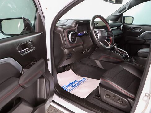 Used 2024 Chevrolet Colorado Z71 w/ Z71 Convenience Package 2 AWD/4WD image 3