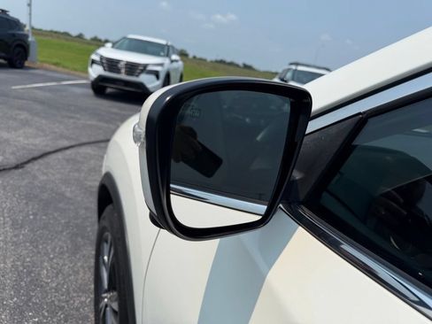 Used 2020 Nissan Rogue SV w/ Premium Package FWD image 12