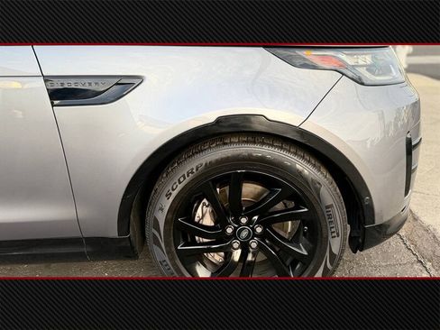 Used 2020 Land Rover Discovery Landmark image 30