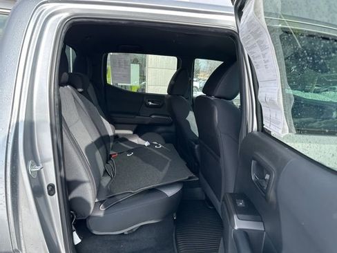 Used 2022 Toyota Tacoma TRD Sport w/ Technology Package image 17