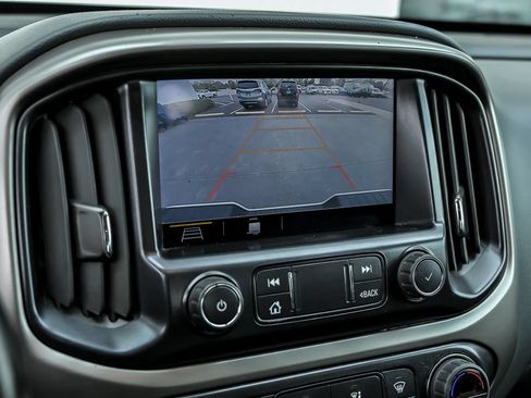 Used 2022 Chevrolet Colorado Z71 AWD/4WD image 23