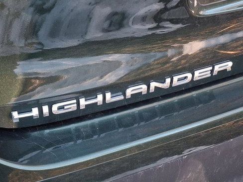 Certified 2024 Toyota Highlander XLE image 7