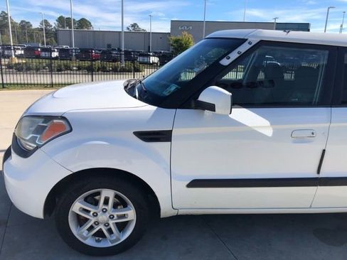 Used 2010 Kia Soul + image 13