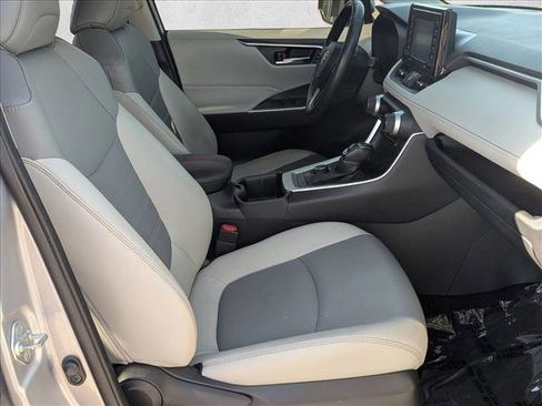 Used 2022 Toyota RAV4 XLE Premium image 21