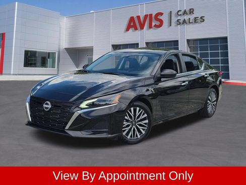 Used 2025 Nissan Altima 2.5 SV FWD image 1