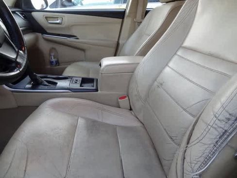 Used 2017 Toyota Camry XLE image 8