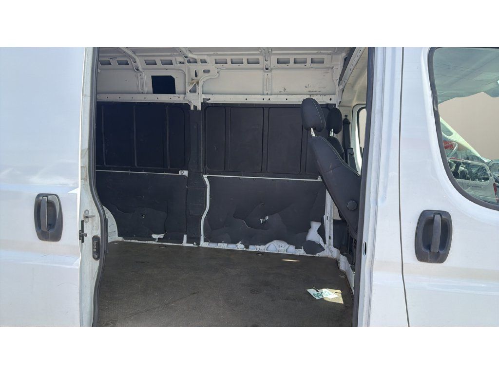 Used 2020 RAM ProMaster 2500 w/ Interior Convenience Group FWD image 9