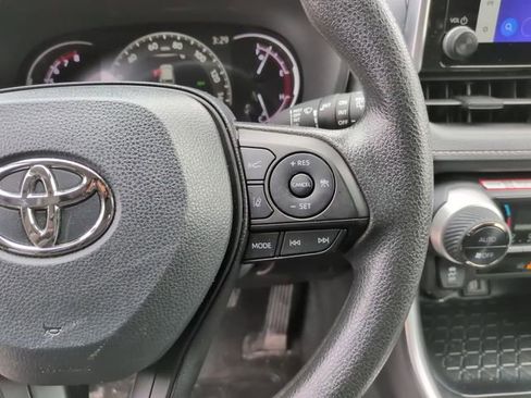 Used 2025 Toyota RAV4 XLE FWD image 19