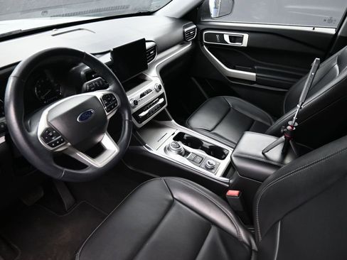 Used 2023 Ford Explorer XLT w/ Equipment Group 202A image 17