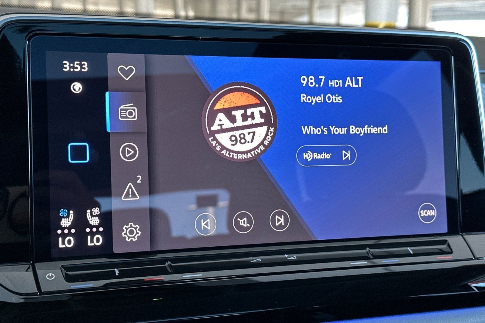 Used 2024 Volkswagen Atlas Peak Edition SE AWD/4WD image 18