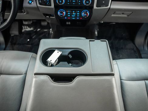 Certified 2020 Ford F150 Lariat image 40