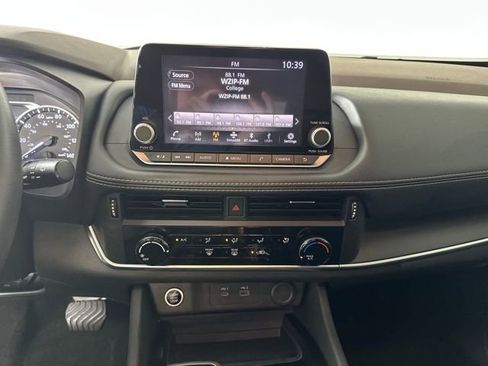 Used 2023 Nissan Rogue S image 21