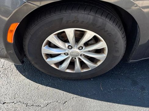 Used 2019 Chrysler Pacifica Touring-L FWD image 10