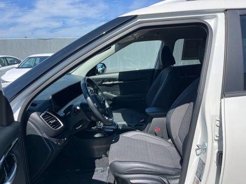 Used 2025 Kia Seltos S FWD image 27