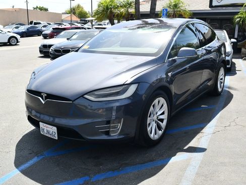 Used 2018 Tesla Model X 100D AWD/4WD image 3