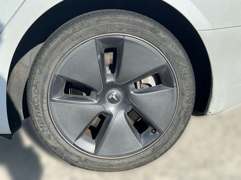 Used 2023 Tesla Model 3 Standard Range RWD image 7