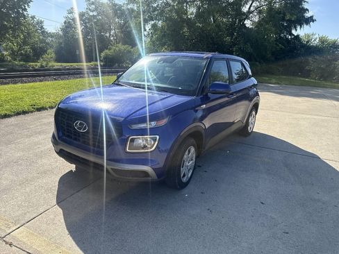 Used 2020 Hyundai Venue SE FWD image 1