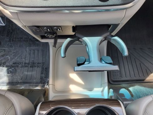 Used 2017 Toyota Sienna XLE w/ XLE Navigation Package FWD image 37