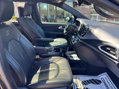 Used 2020 Chrysler Pacifica Touring-L Plus w/ Advanced Safetytec Group FWD image 50