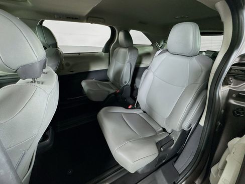 Certified 2022 Toyota Sienna XLE FWD image 18