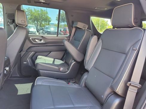 Certified 2023 GMC Yukon SLT w/ SLT Luxury Package AWD/4WD image 15