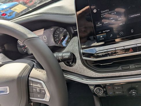 New 2026 Jeep Compass Latitude image 24