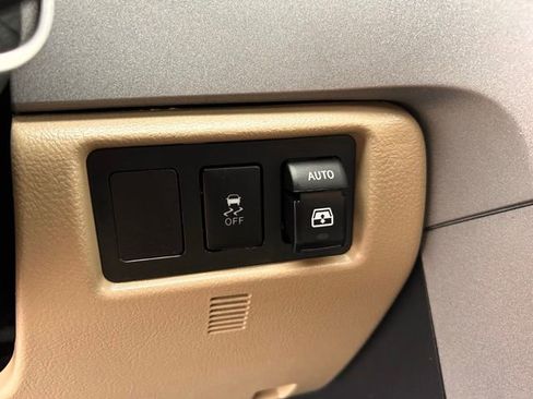 Used 2013 Toyota Sequoia Platinum image 31